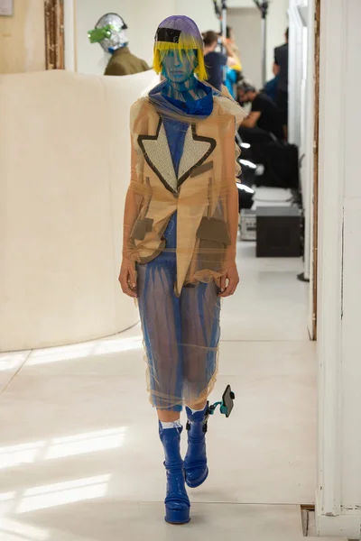 Look 15